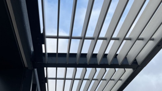 De-tuning of Whistling Brise Soleil